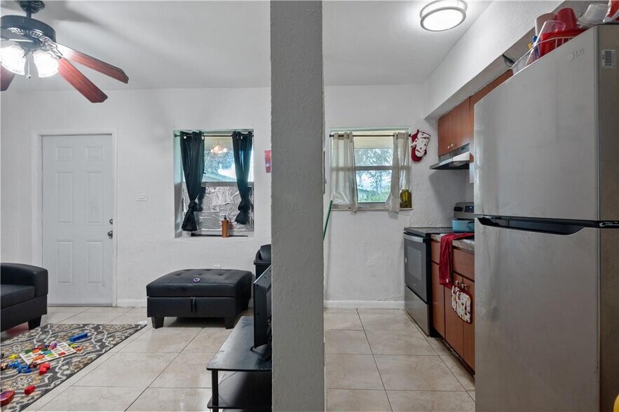 More Photos Of 2247 Simms St, Hollywood Apartments For Sale