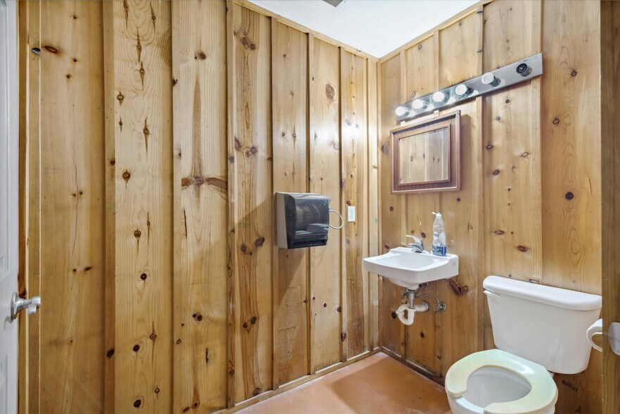 More Photos Of 21540 Interstate 20 & Hwy 64, Canton Warehouse For Sale