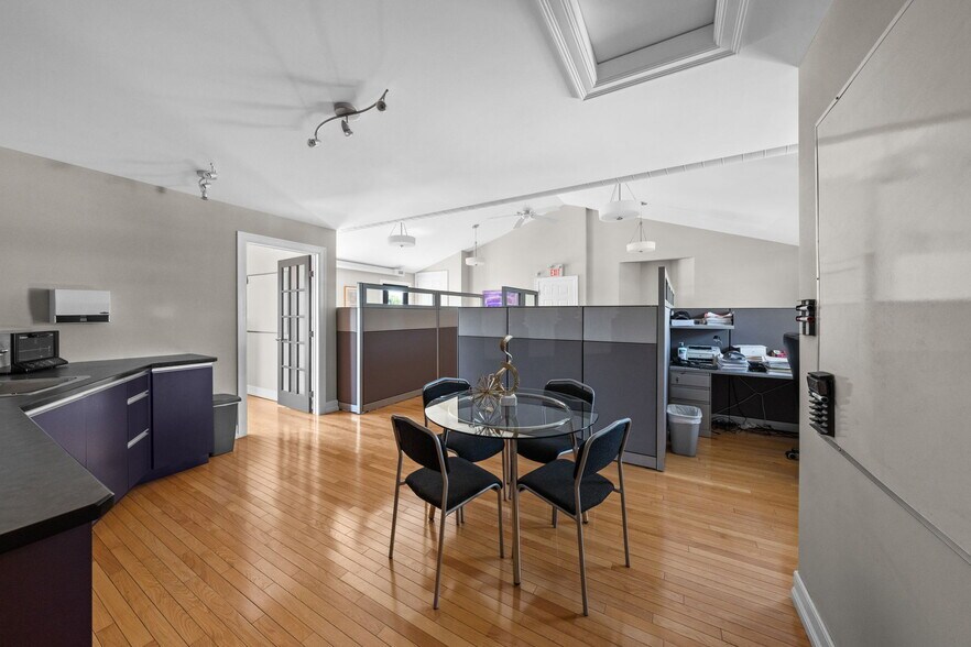 More Photos Of 5550 Manotick Main St, Ottawa Office Residential For Sale