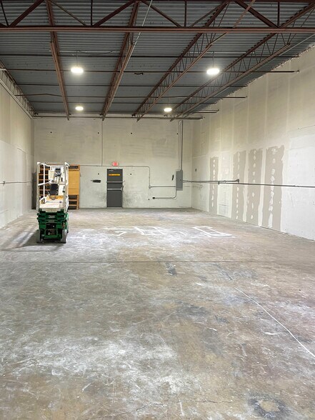 More Photos Of 901 Terminal Rd, Fort Worth Warehouse For Lease