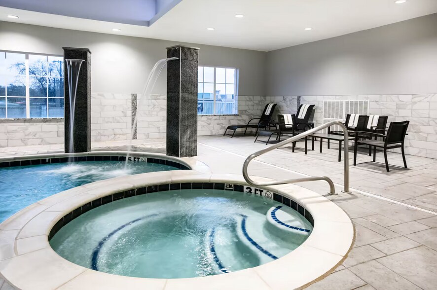 More Photos Of 431 Airport Fwy, Euless Hospitality For Sale