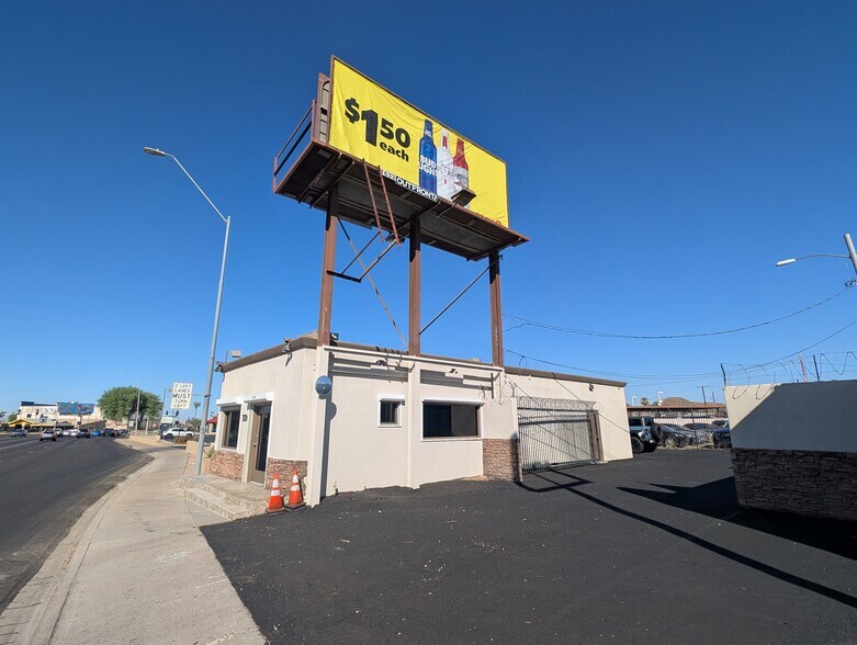 More Photos Of 9108 N Cave Creek Rd, Phoenix Office For Sale