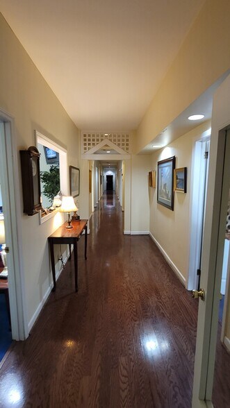 More Photos Of 101 Chapman St, Greenville Office For Sale