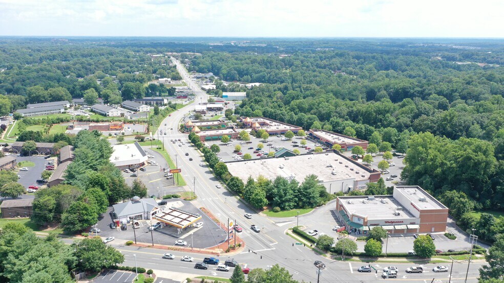 More Photos Of 5049 Country Club Rd, Winston-Salem Unknown For Lease