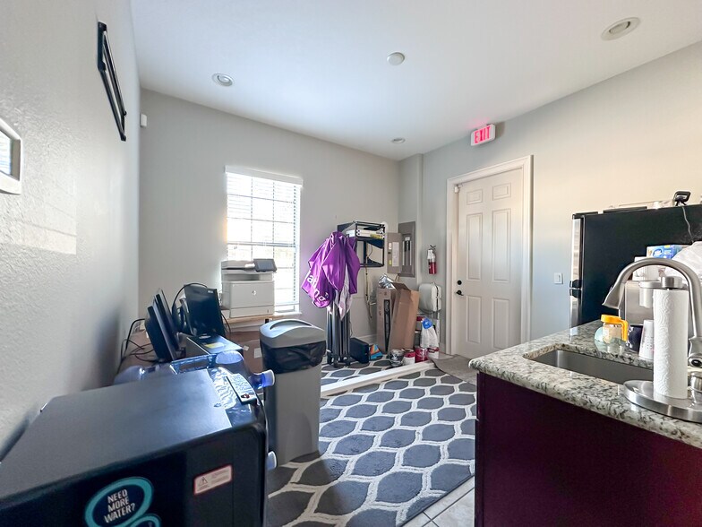 More Photos Of 180 Fitzgerald Rd, Lakeland Office For Sale