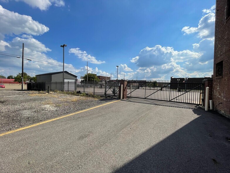 More Photos Of 530 Walnut Ave NE, Canton Storefront Retail Office For Sale