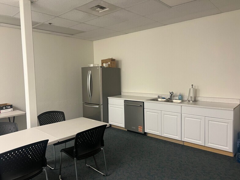 More Photos Of 8386 Rovana Cir, Sacramento Industrial For Sale