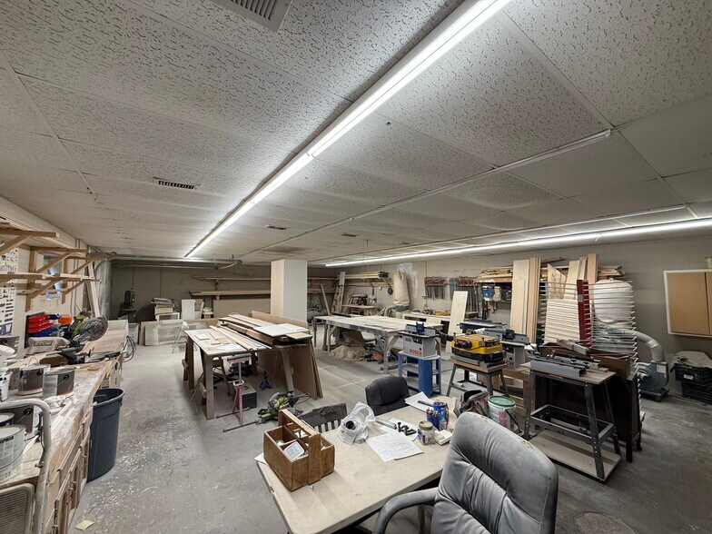 More Photos Of 11563 Memorial Pkwy SE, Huntsville Showroom For Sale