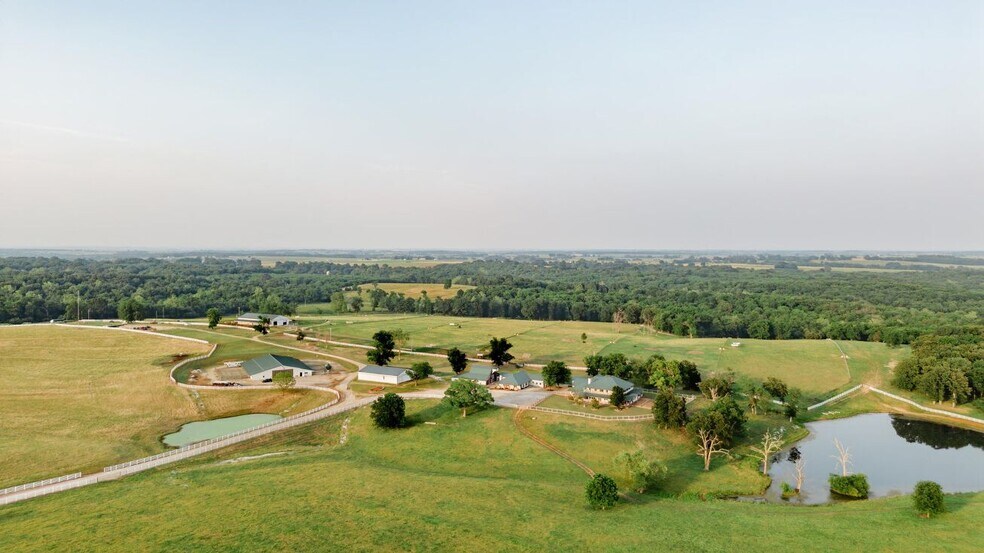 More Photos Of 352 MO-245, Dadeville Horse Stables For Sale