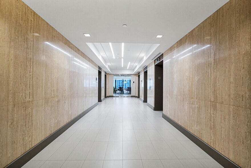 More Photos Of 1 SE 3rd Ave, Miami Office For Lease