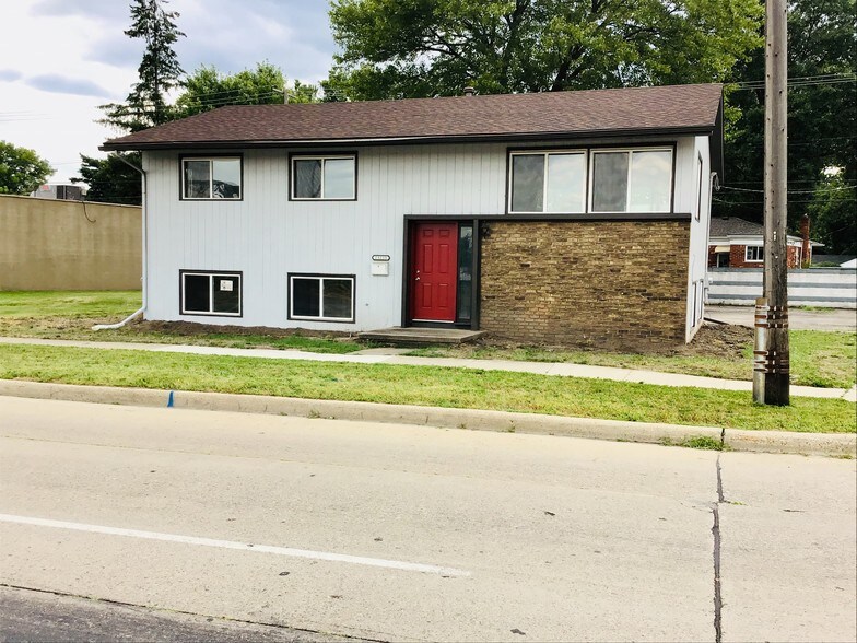 Primary Photo Of 23233 S Chrysler Dr, Hazel Park Office For Sale