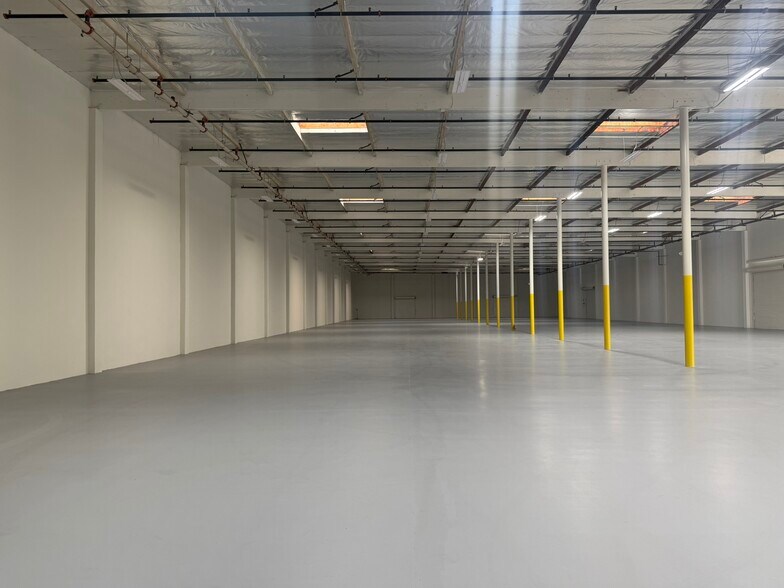 More Photos Of 3040 E Maria St, Rancho Dominguez Warehouse For Lease