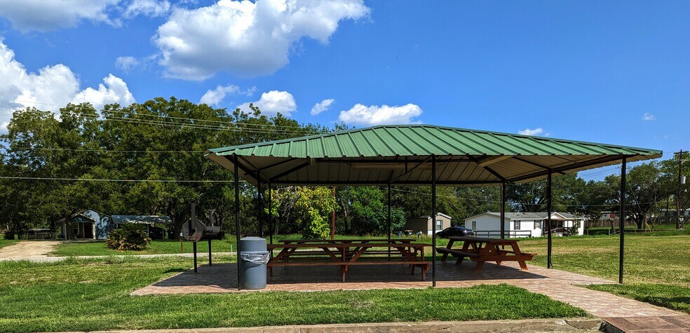 More Photos Of 207 US Highway 77 S, Hallettsville Hotel For Sale