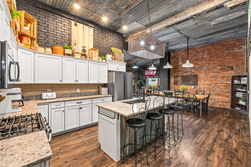 More Photos Of 120 S 3rd St, Victor Restaurant For Sale