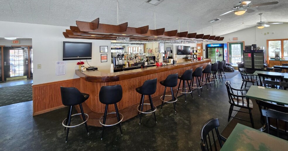 More Photos Of 8623 Lake Rd, Oneida Sports And Entertainment For Sale