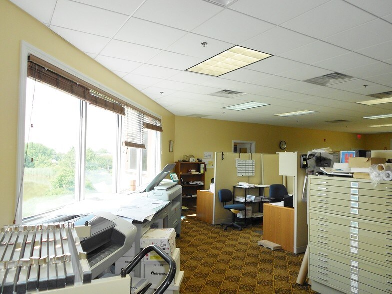 More Photos Of 300 Penhorn Ave, Secaucus Office For Lease