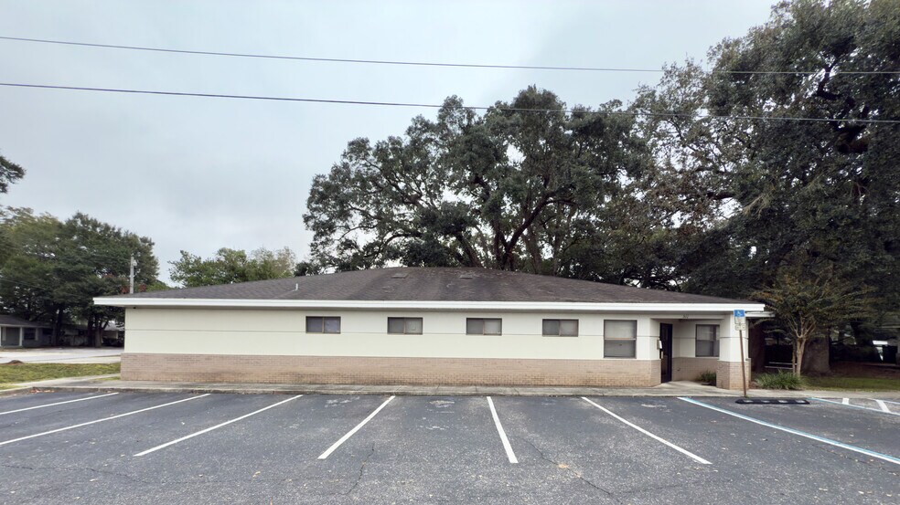 Primary Photo Of 511 Phyllis St, Pensacola Medical For Lease