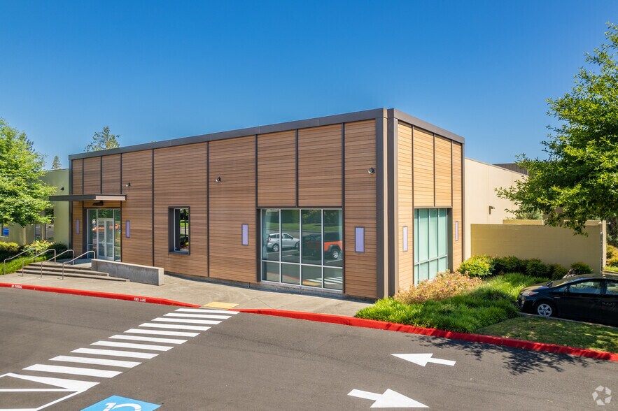 More Photos Of 13475-13575 SW Millikan Way, Beaverton Manufacturing For Lease