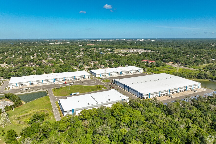 More Photos Of 7918 Harney Rd, Tampa Warehouse For Lease