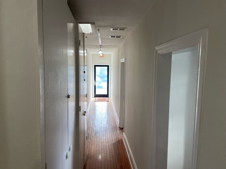 More Photos Of 306 S Park Ave, Winter Park General Retail For Lease