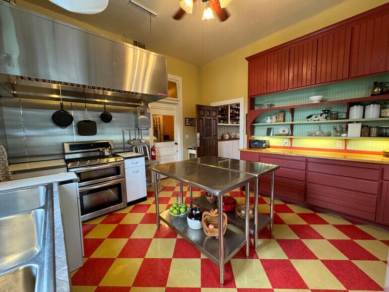 More Photos Of 224 W Chickasaw St, Tahlequah Hospitality For Sale
