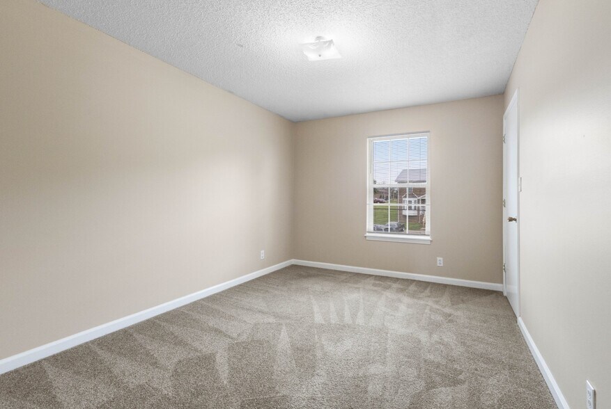 More Photos Of 2450 Caroline Dr, Clarksville Apartments For Sale