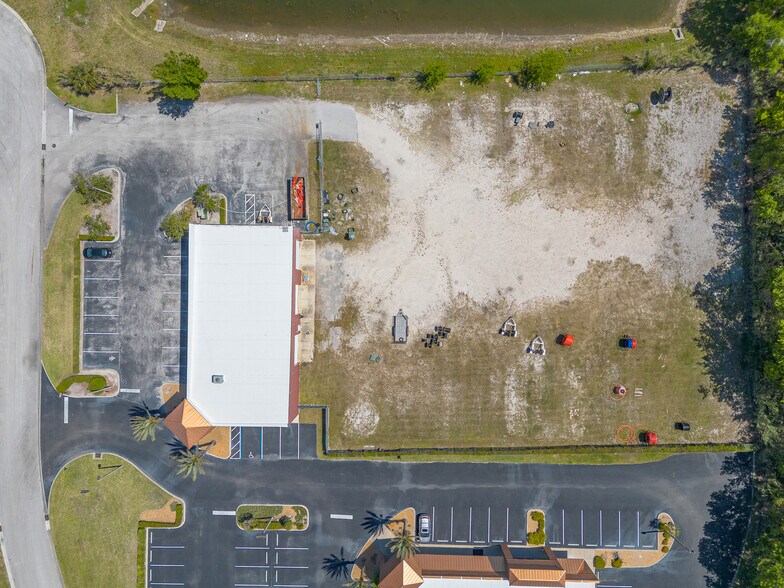 More Photos Of 905 Foster Way, South Daytona Warehouse For Lease