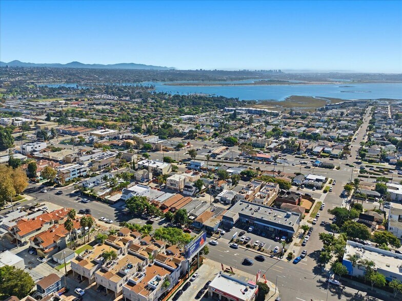 More Photos Of 2033 Garnet Ave, San Diego Apartments For Sale
