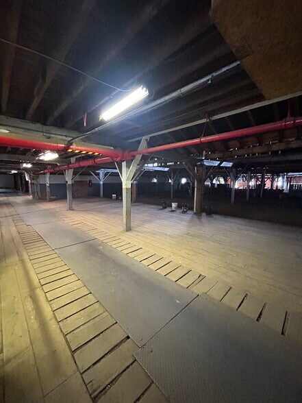 More Photos Of 15 Eagle St, Phelps Manufacturing For Lease
