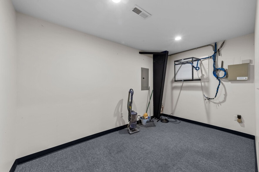 More Photos Of 1840 S Madison St, Whiteville Freestanding For Lease