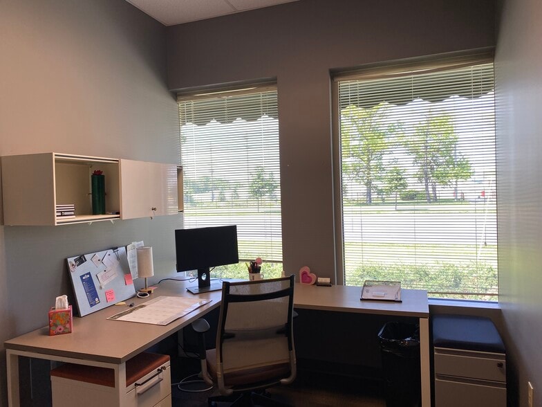 More Photos Of 4929 E 96th St, Indianapolis Office For Lease