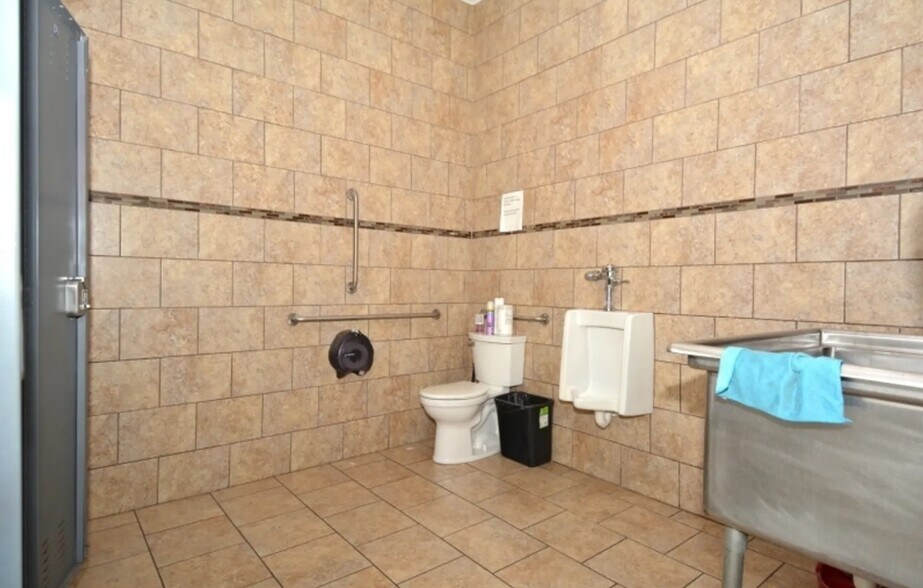 More Photos Of 90 Tyler Pl, South Plainfield Warehouse For Sale