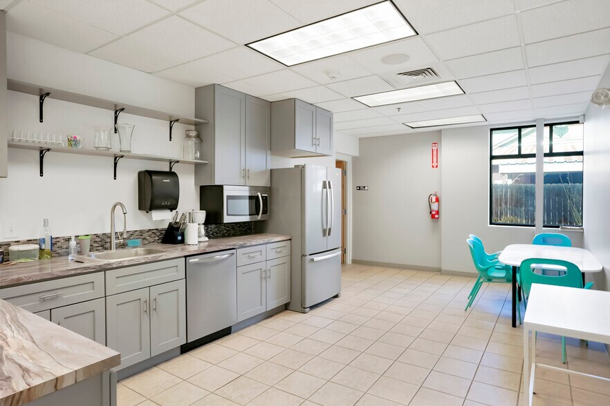 More Photos Of 651 Garrison St, Lakewood Office For Lease