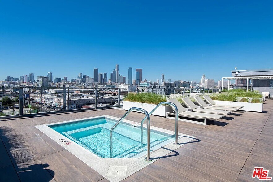 More Photos Of 500-530 S Hewitt St, Los Angeles Apartments For Lease