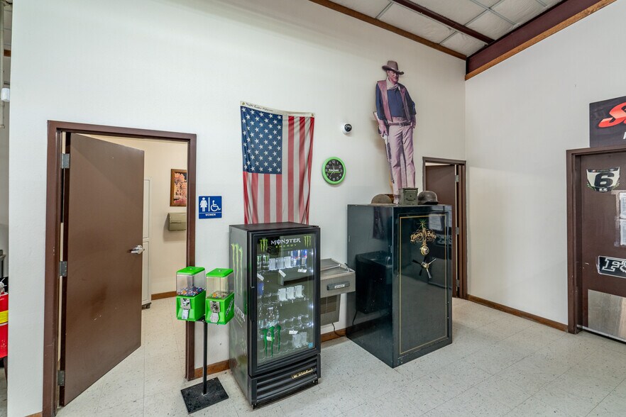 More Photos Of 1190 S 2nd St, Raton General Retail For Sale