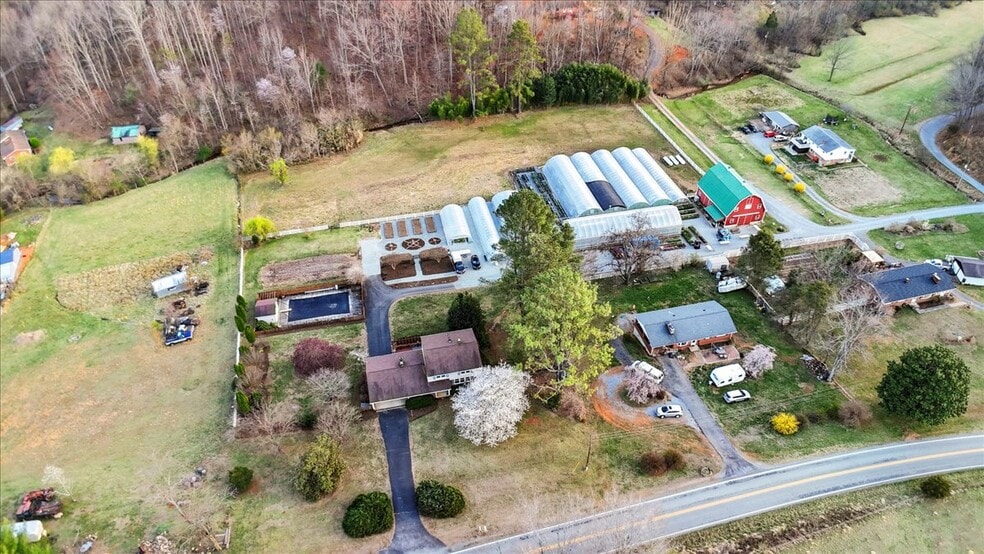 More Photos Of 1356 Coopers Cove Rd, Hardy Specialty For Sale