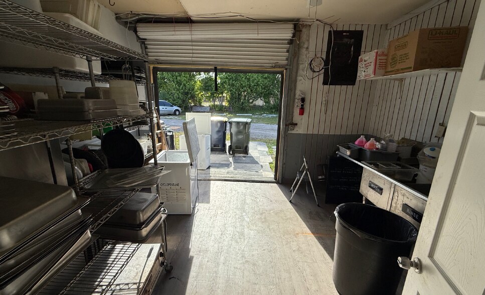 More Photos Of 1205-1217 SE Dixie Cutoff Rd, Stuart Light Distribution For Lease