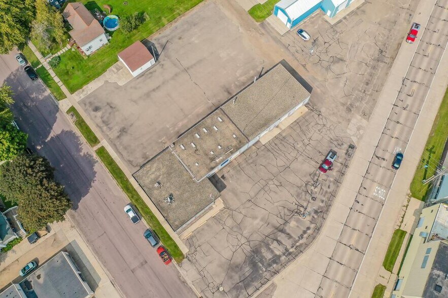 More Photos Of 206 N Highway Ave, Blooming Prairie Service For Sale