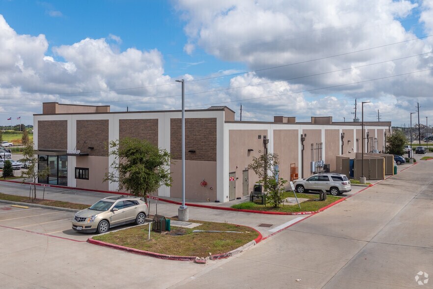 More Photos Of 3244 Meridiana Pky, Rosharon Storefront For Sale