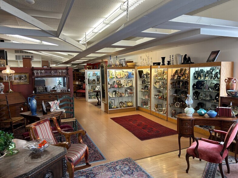 More Photos Of 901 Mainstreet, Hopkins Storefront Retail Residential For Sale