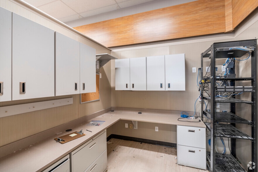 More Photos Of 1615 Main St, Susanville Drugstore For Lease