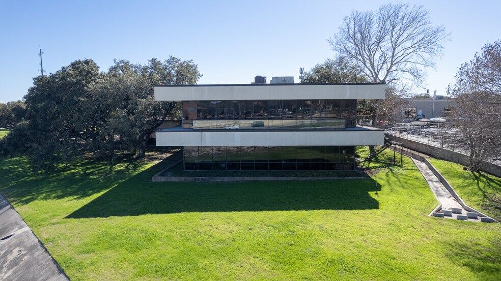 More Photos Of 6224 W Interstate 10, San Antonio Office For Sale