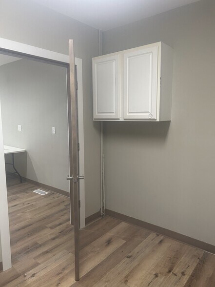 More Photos Of 705 Main St, Ridgeway Freestanding For Lease