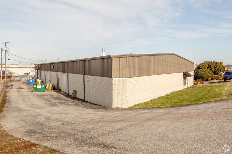 More Photos Of 2969 Armory Dr, Nashville Light Distribution For Lease