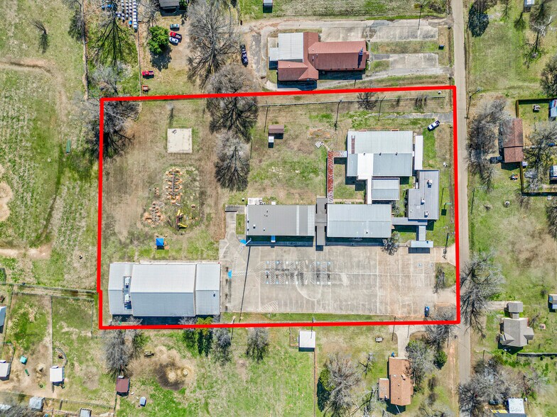 More Photos Of 214 N School St, Winfield Light Distribution For Sale