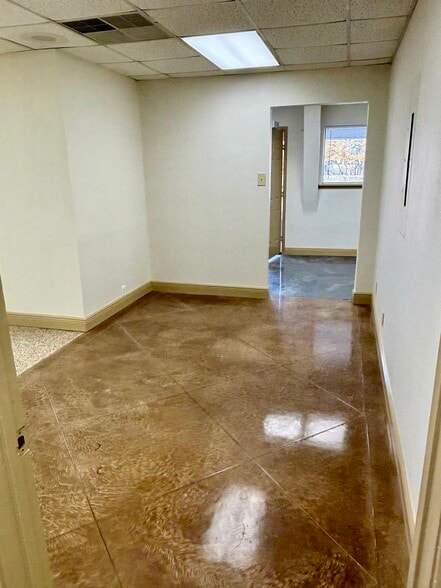 More Photos Of 2340 W R Larson Rd, San Antonio Manufacturing For Lease