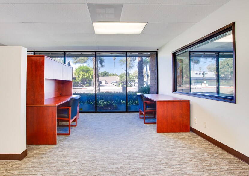 More Photos Of 440 Western Ave, Glendale Office For Lease