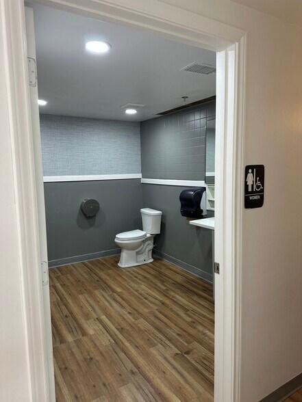 More Photos Of 17768 Preston Rd, Dallas Office For Lease