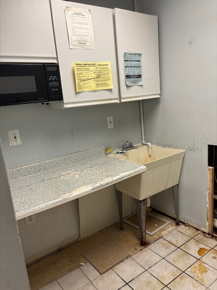 More Photos Of 9309 Belair Rd, Nottingham Office For Lease