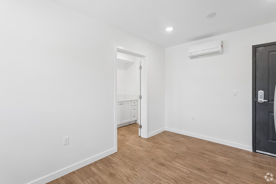 More Photos Of 833 W 84th St, Los Angeles Apartments For Sale